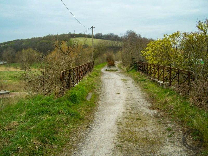 Südliche Eisenbahnbrücke in Köllme (Salzatal) im Saalekreis