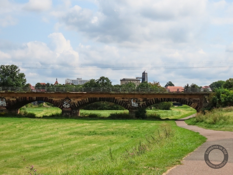 Eisenbahnbrücke über die Saale in Bad Dürrenberg im Saalekreis in Sachsen-Anhalt