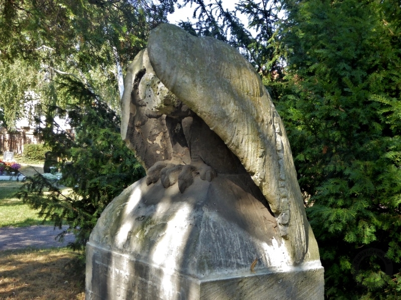 Gedenkgrab (Erster Weltkrieg) der Familie von Oheimb auf dem Friedhof in Lochau (Schkopau) im Saalekreis