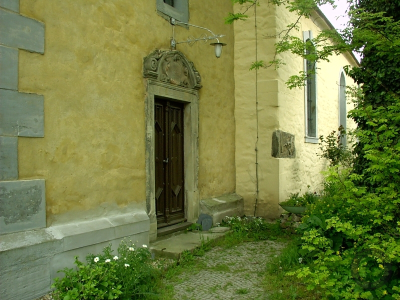 Reiterstein an der Kirche St. Cyriakus in Zscherben (Teutschenthal) im Saalekreis