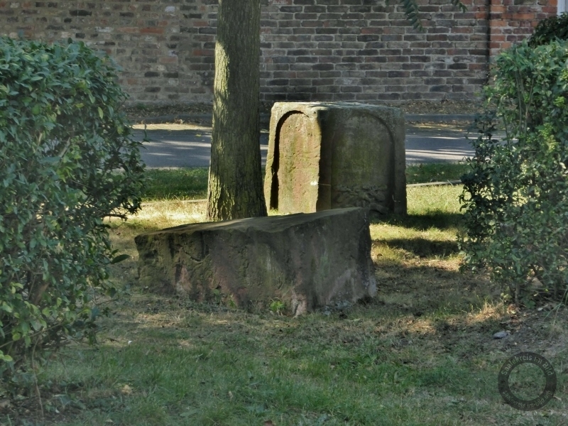 Das alte Denkmal für die Deutschen Einigungskriege in der Mittelstraße in Lochau (Schkopau) im Saalekreis