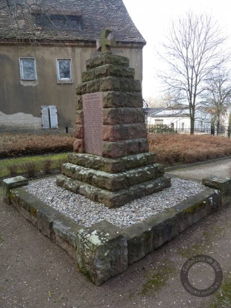 Kriegerdenkmal (Erster und Zweiter Weltkrieg) in Alberstedt im Saalekreis