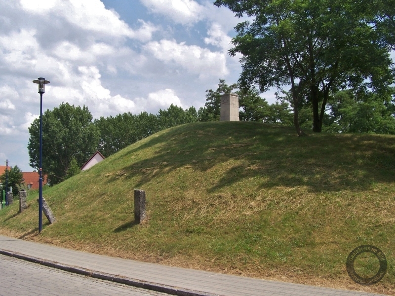 Kriegerdenkmal (Erster Weltkrieg) auf dem Rössener Hügel in Leuna-Rössen im Saalekreiseis
