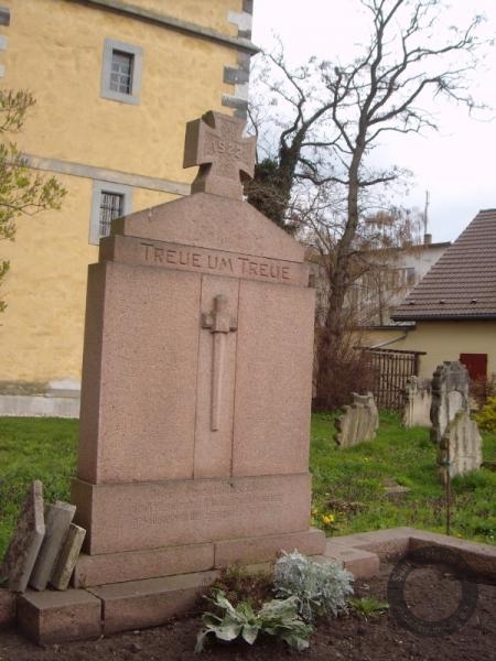 Kriegerdenkmal (Erster Weltkrieg) auf dem Kirchhof der St. Cyriakus in Zscherben (Teutschenthal)