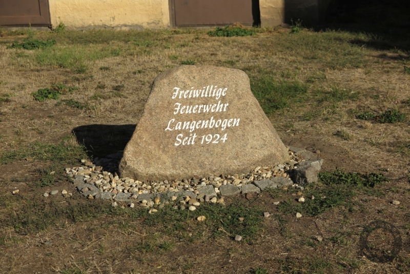 Denkmal für die Gründung der Freiwilligen Feuerwehr in Langenbogen (Gemeinde Teutschenthal) im Saalekreis