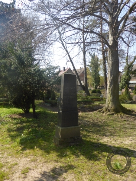 Mahnmal (Opfer des Faschmis) auf dem Parkfriedhof in Löbejün im Saalekreis