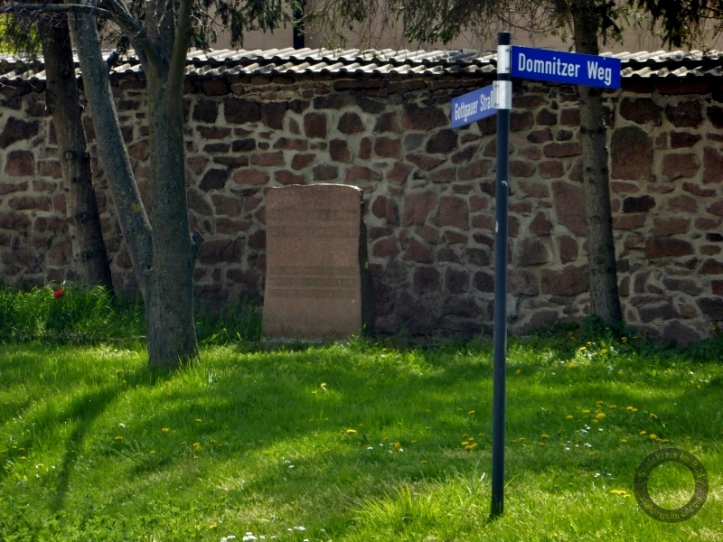 Denkmal für den Bau der Trinkwasserleitung in Schlettau bei Löbejün im Saalekreis
