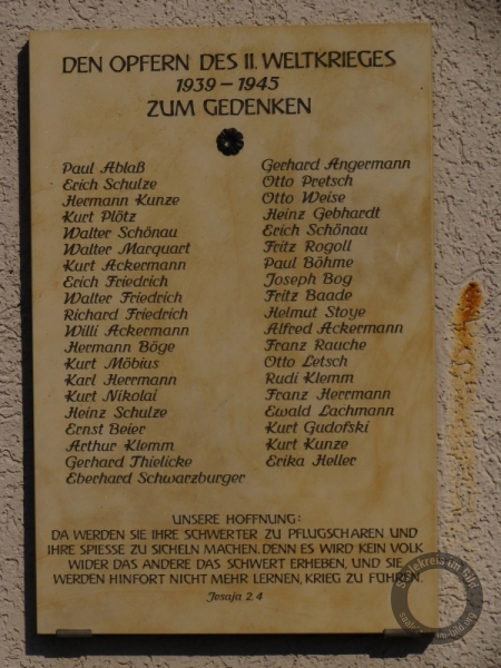 Gedenktafel für die Opfer des Zweiten Weltkrieges in Burgliebenau (Schkopau) im Saalekreis