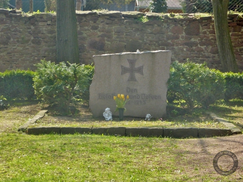 Gedenkstätte für die Toten des Zweiten Weltkrieges in Löbejün im Saalekreis