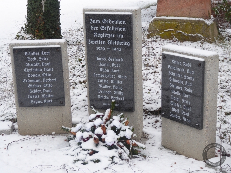 Kriegerdenkmal (Zweiter Weltkrieg) in Röglitz (Schkopau) im Saalekreis