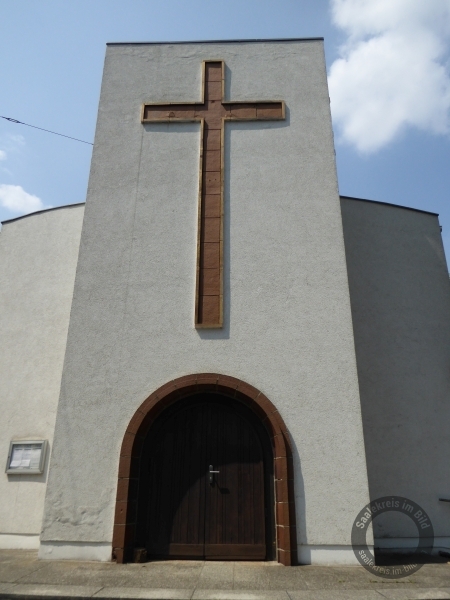 Katholische Kirche St. Bonifatius am Platz der Freiheit in Bad Dürrenberg im Saalekreis