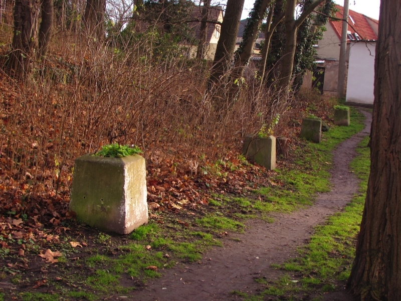 Obelisken im Gutspark in Bennstedt (Salzatal) im Saalekreis