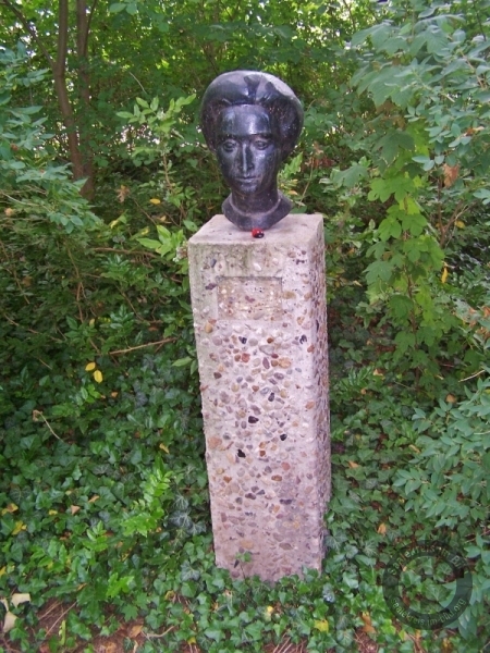 Büste "Rosa Luxemburg" im Plastik-Park in Leuna im Saalekreis