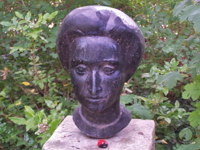 Büste "Rosa Luxemburg" im Plastik-Park in Leuna im Saalekreis