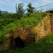 Eisenbahnbrücke in der Maerckerstraße in Bad Lauchstädt im Saalekreis