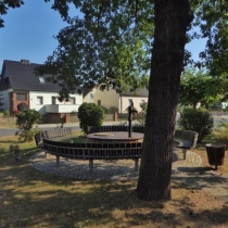 Dorfbrunnen an der Alten Dorfstraße in Burgliebenau (Schkopau) im Saalekreis