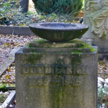 Gedenkstein (VVN) für Otto Dietrich auf dem Friedhof in Querfurt im Saalekreis