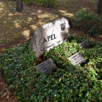 Grabstätte der Familie Apel in Ermlitz (Schkopau) im Saalekreis