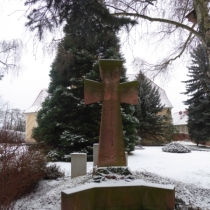 Kriegerdenkmal (Erster Weltkrieg) auf dem Friedhof in Röglitz (Schkopau) im Saalekreis