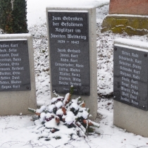 Kriegerdenkmal (Zweiter Weltkrieg) in Röglitz (Schkopau) im Saalekreis