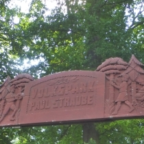 Relieftafel am Volkspark Paul Straube in der Merseburger Straße in Querfurt im Saalekreis
