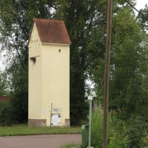 Trafoturm an der Ecke Reidepromenade / Am Gewölbe in Peißen (Stadt Landsberg) im Saalekreis
