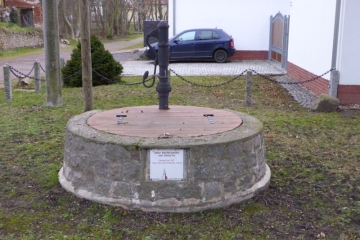 Dorfbrunnen in Zöberitz bei Halle im Saalekreis