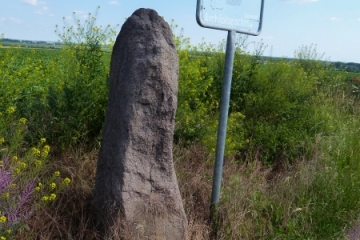 Menhir "Langer Stein" zwischen Drehlitz und Ostrau (Gem. Petersberg) im Saalekreis