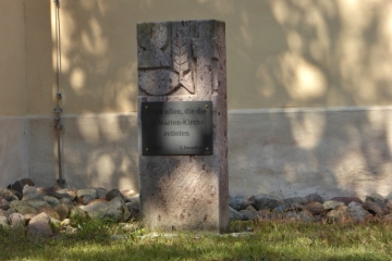 Denkmal für die Retter der Kirche St. Marien in Röglitz (Schkopau) im Saalekreis